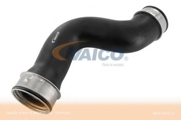 VAICO V10-3208 Трубка нагнетаемого воздуха для AUDI TT (Ауди Тт) VAICO V10-3208 Трубка нагнетаемого воздуха для AUDI TT (Ауди Тт)