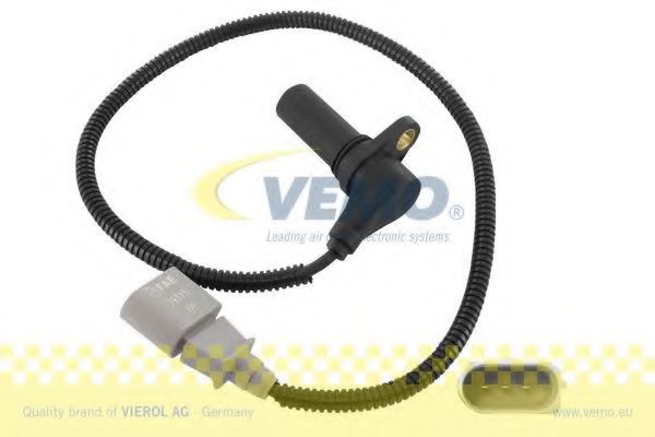 VEMO V10-72-1005 Датчик импульсов; Датчик, частота вращения; Датчик импульсов, маховик; Датчик частоты вращения, управление двигателем для VOLKSWAGEN (Фольксваген) VEMO V10-72-1005 Датчик импульсов; Датчик, частота вращения; Датчик импульсов, маховик; Датчик частоты вращения, управление двигателем для VOLKSWAGEN (Фольксваген)