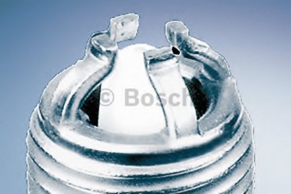 BOSCH 0 242 235 696 Свеча зажигания<br >L7X 762 